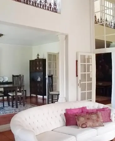 Quinta Nova Do Almeida *