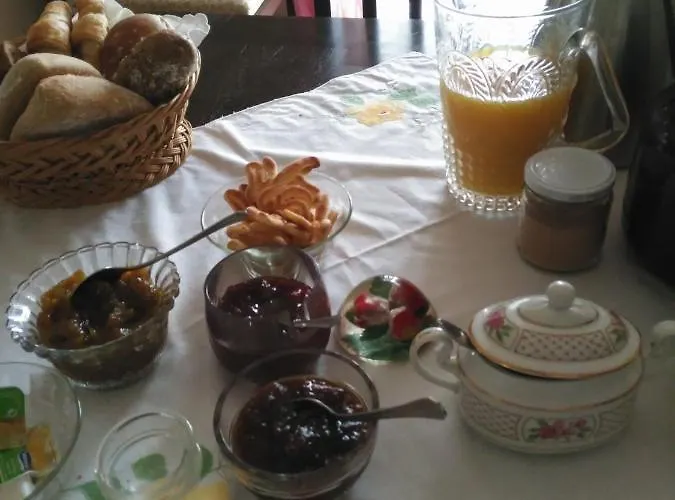 Quinta Nova Do Almeida Bed and Breakfast