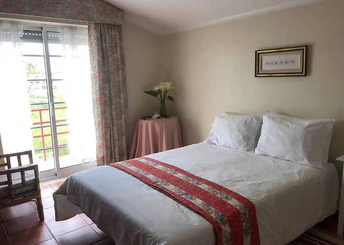 Quinta Nova Do Almeida Bed and Breakfast